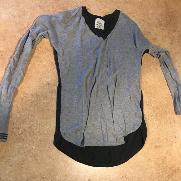 Multiple sweaters - Picture 5 of 6